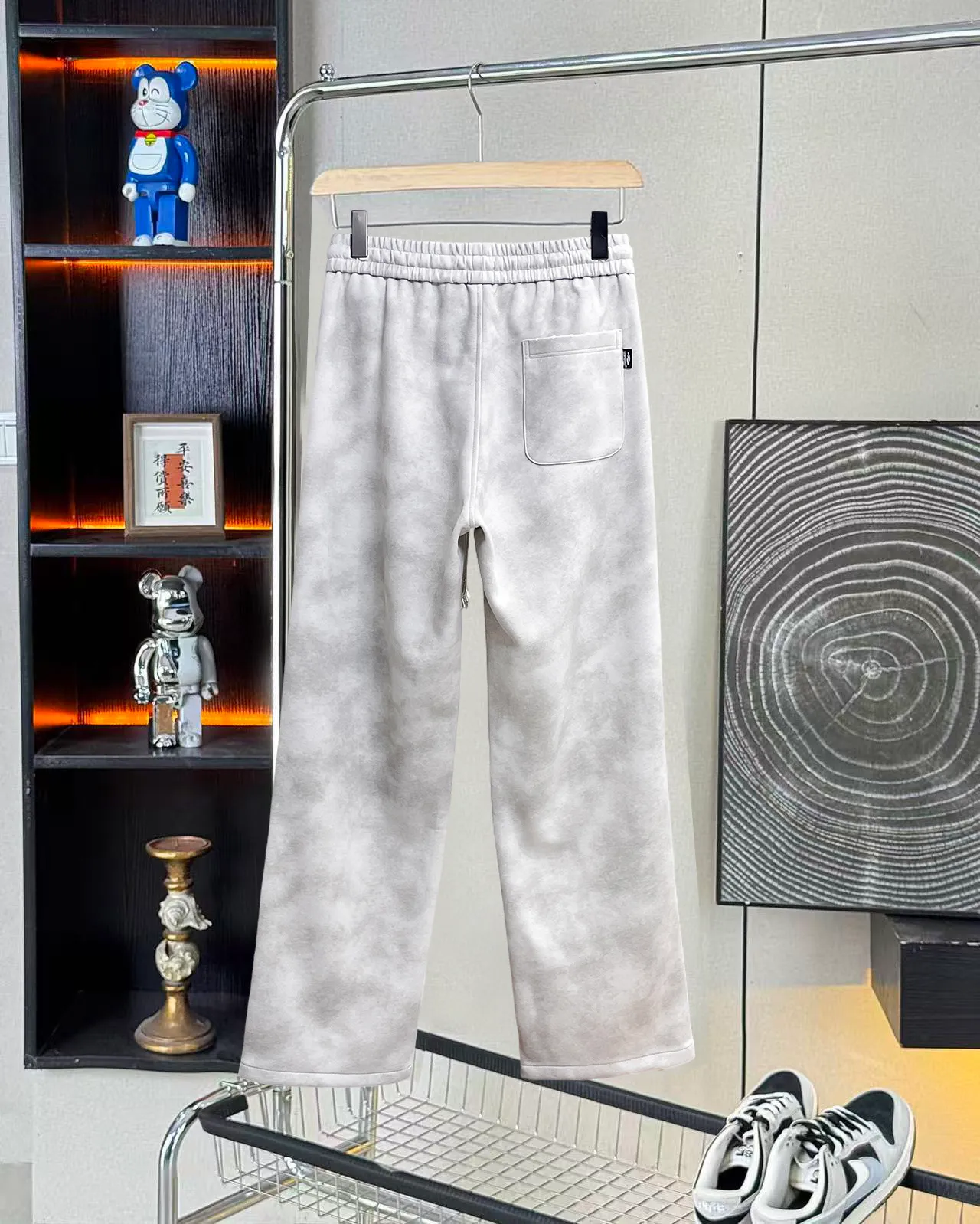 Balenciaga 🆕2026 Autumn and Winter New Arrival Casual Pants! The official website will be released simultaneously. Brand Classic LOGO casual pants, customized fabrics, excellent comfort and strong touch. Highly recognisable, perfect appearance and craftsmanship. Size:M-3XL